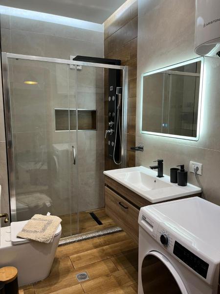 Na fotografii je vidět objekt Theomar Apartament nacházející se ve městě Durrës.