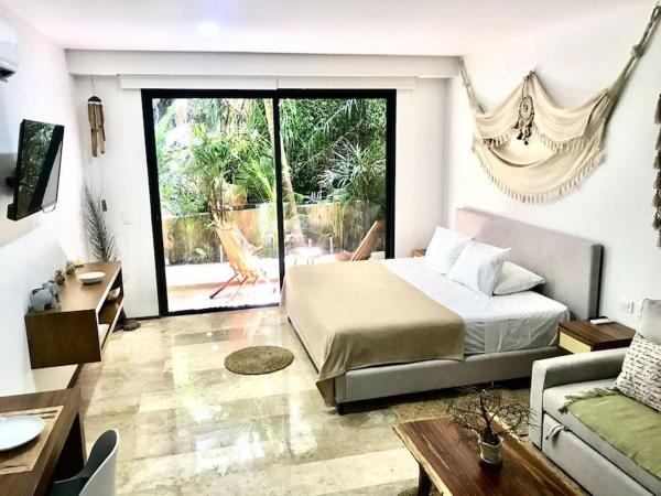 Na zdjęciu widoczny jest obiekt 012 Modern Studio Luxurious Condo Wifi 100 Mb położony w mieście Tulum.