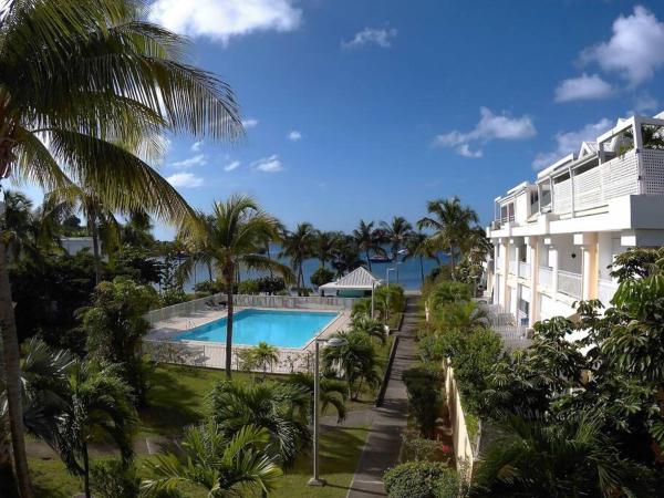 写真にはシンプソン・ベイ市にあるCondo Flamingo with poolが写っています。