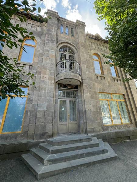 En la foto se muestra el objeto Basalt Appartements Gyumri ubicado en la ciudad de Gyumri.