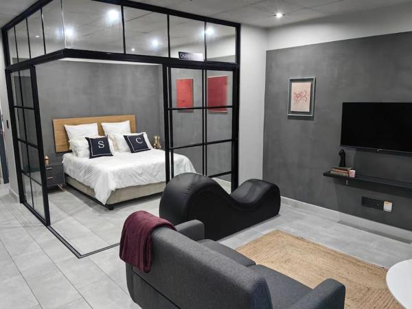 Na fotografii je vidět objekt Ultra-Modern Studio Apartment nacházející se ve městě Table View.