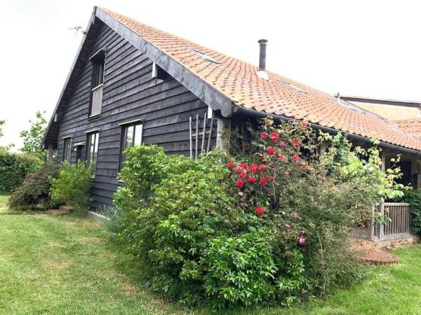 Na fotografii je vidět objekt Samphire Cottage nacházející se ve městě Stiffkey.