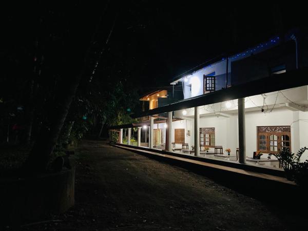 A la foto es mostra l'objecte Geeth Lanka River Resort situat a la ciutat de Gongawala.