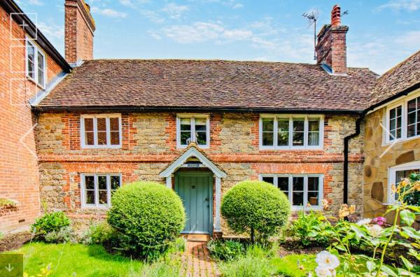 A la foto es mostra l'objecte Super Host Large Luxury Cottage South Downs Park situat a la ciutat de Lodsworth.