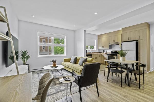 Stylish 2 Bedroom Haven by Jean Talon Market, Montreal
