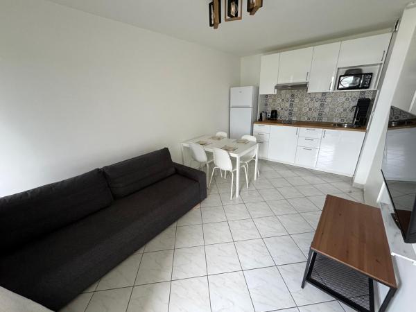 Auf dem Foto ist das Objekt Appartement Balcon - Une chambre - Centre Grigny in der Stadt Grigny zu sehen.
