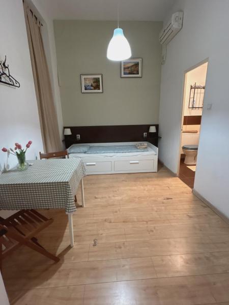 A14 Parliament Sunflower Cozy Apartment, Budapest