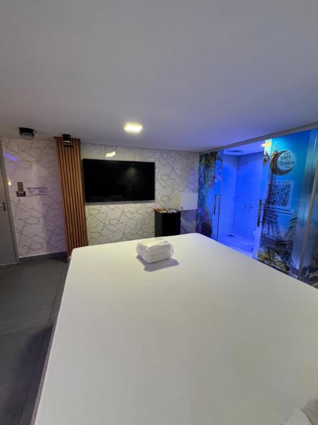 写真にはMacacos市にあるHotel 1001 noites primeが写っています。