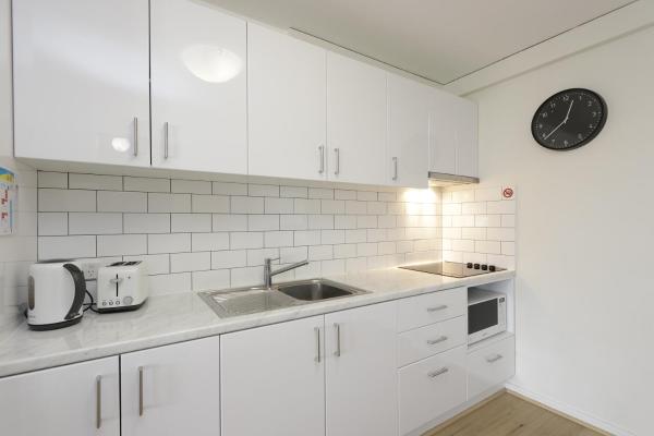 Fotografie 4: Light & Bright Apartment, 5 minute walk to the Beach