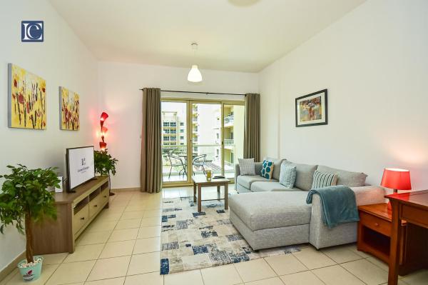 Na zdjęciu widoczny jest obiekt Luxury Escapes - Spacious 1BR with Pool view - Ghozlan 2 The Greens położony w mieście Dubaj.