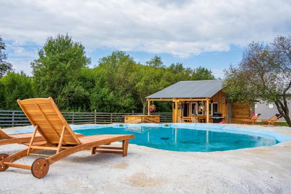 A la foto es mostra l'objecte Vila Bella situat a la ciutat de Frkašić.