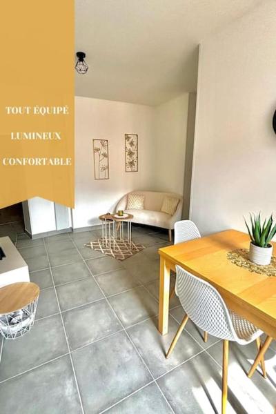 A la foto es mostra l'objecte L'appart cosy Cruas ღ au pied du château situat a la ciutat de Cruas.