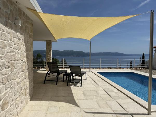 På billedet ses objektet Angel Marie Villa in a calm location with sea-view beliggende i byen Vicani.
