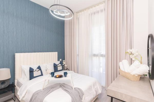 Na zdjęciu widoczny jest obiekt Classy 1BR Midtown Stay Near Miracle Garden by Vibel położony w mieście Dubaj.