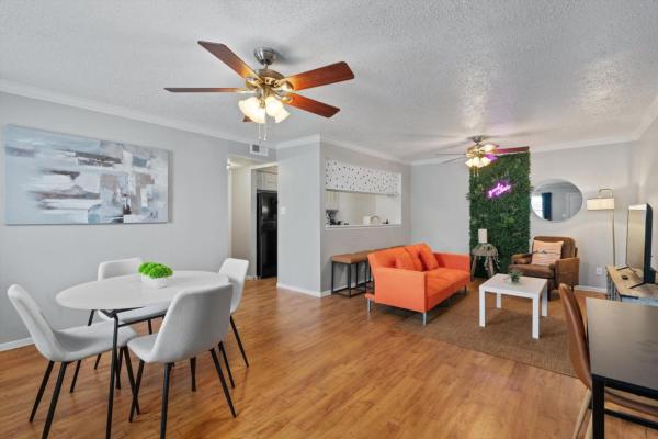 A la foto es mostra l'objecte Mins to Downtown - Stunning Austin Haven - Pool situat a la ciutat de Austin.
