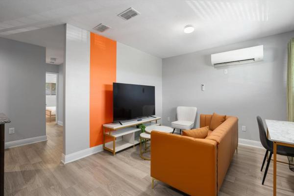 A la foto es mostra l'objecte Mins 2 Dwntown - Private Retreat - King Bed situat a la ciutat de Austin.