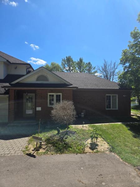 На фото показан объект Resort style entire guesthouse-2 rooms, расположенный в городе Tottenham.