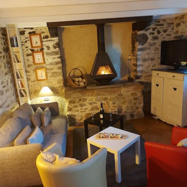 A la foto es mostra l'objecte Penty typique Kercab dans un ancien moulin situat a la ciutat de Plomodiern.