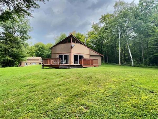 写真にはキリングトン市にあるDancingBears- 8BR, 2 Hot Tubs, 2 Homes, Game Room, AC!が写っています。
