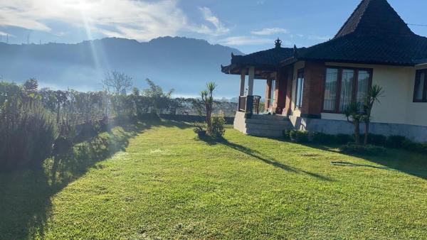 A la foto es mostra l'objecte Casa Buyan situat a la ciutat de Singaraja.