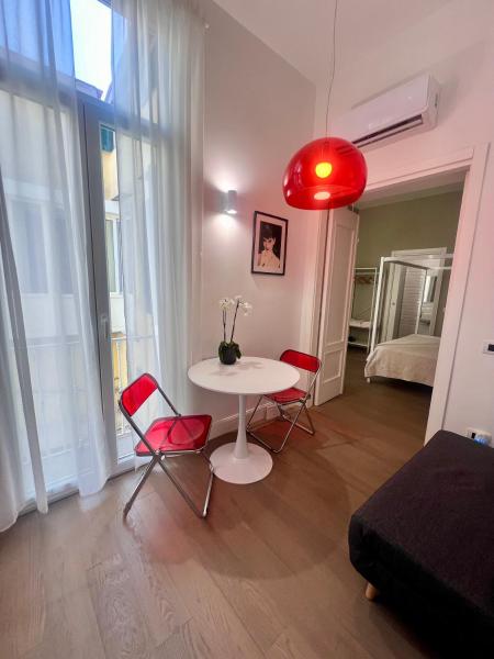 Lion Suite, Naples