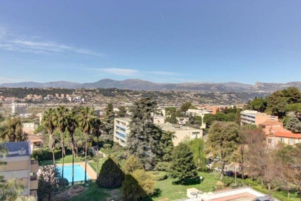 Terrasses de la Corniche, 2p 65m2 spacieux, terrasses mer & montagne, piscine et parking privé, Nice