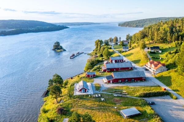 Na zdjęciu widoczny jest obiekt Hyttelåven på Furuholmen położony w mieście Vidnes.