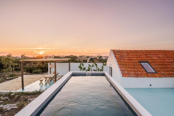 写真にはAzoia市にあるStunning Seaside Retreat in Azoia, Sesimbra - Casa da Serraが写っています。