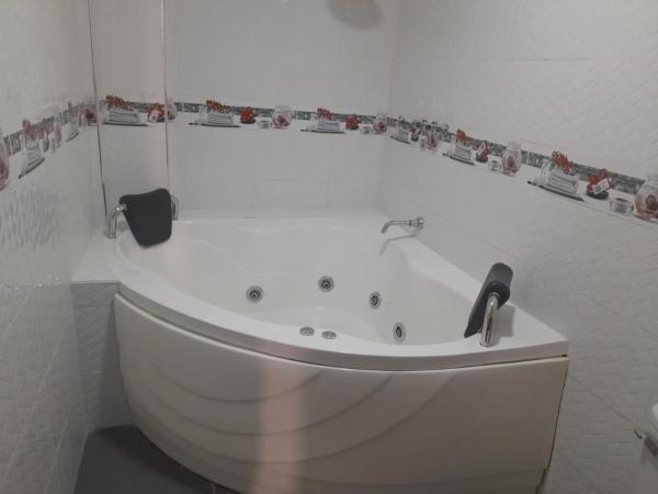A la foto es mostra l'objecte Hermoso apartamento de tres dormitorios con jacuzzi situat a la ciutat de Chiclayo.