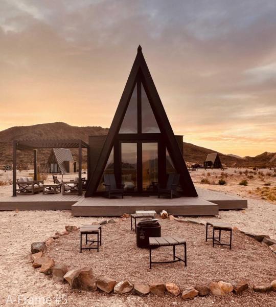 A la foto es mostra l'objecte Stardust Big Bend Luxury A-Frame#5 great views situat a la ciutat de Terlingua.