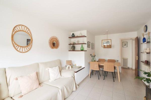 A la foto es mostra l'objecte Casa Enric - Cadaqués situat a la ciutat de Cadaqués.