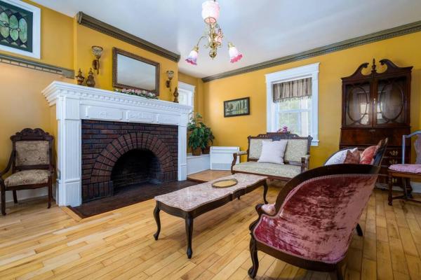 A la foto es mostra l'objecte The Historic Reeds Mill Inn situat a la ciutat de Steubenville.