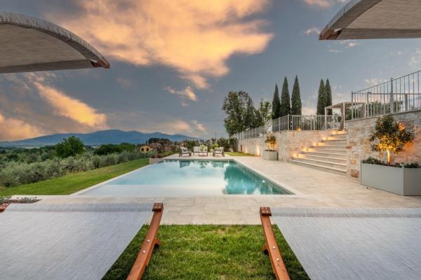Villa Sunkiss: Luxury Farmhouse With Tuscan Flair - Montecarlo