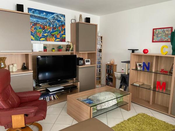 På bilden syns objektet Villa moderne dans village typique som ligger i staden Saint-Gauzens.