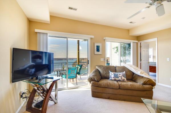 Foto 8: Family Condo w/ Views & Pool Access in Lake Ozark!