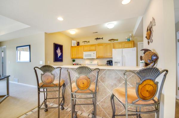 Foto 9: Family Condo w/ Views & Pool Access in Lake Ozark!