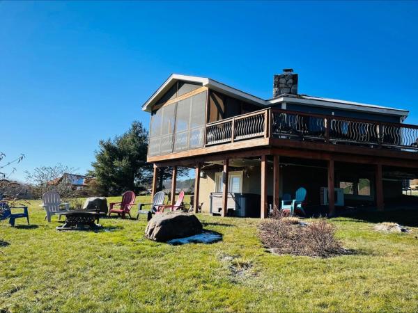 A la foto es mostra l'objecte 3 Bears Lodge situat a la ciutat de Oakland.