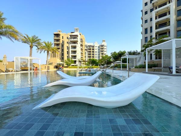 A la foto es mostra l'objecte MegaLuxury Flat Resort, Amazing Pool, Burj direct View situat a la ciutat de Dubai.