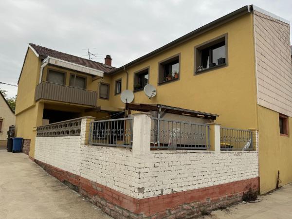 Na fotografii je vidět objekt Wohnung mit 4 Schlafzimmer, bis 6 Personen, Privatparkplatz nacházející se ve městě Friesenheim.