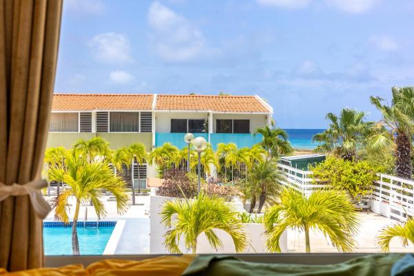 Lighthouse Beach Resort with Ocean View, Кралендейк