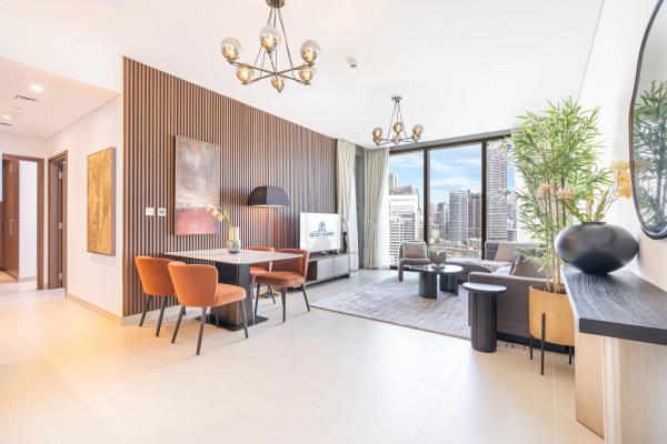 På billedet ses objektet Luxurious 2BR Home with Stunning Marina Skyline View beliggende i byen Dubai.