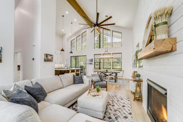 På billedet ses objektet Luxe Pine Home with Tonto National Forest Access! beliggende i byen Pine.