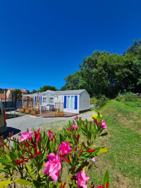 A la foto es mostra l'objecte Joli Mobil-Home avec terrain terrasse 10min du Puy duFou situat a la ciutat de LʼÉpaux.