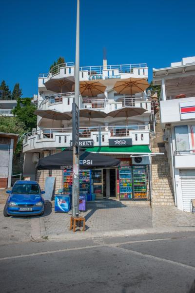 På billedet ses objektet Lana Apartments Nr 3 beliggende i byen Ulcinj.