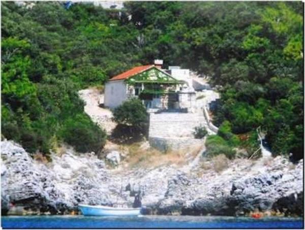 På billedet ses objektet Secluded fisherman's cottage Cove Rasohatica, Korcula - 23522 beliggende i byen Žrnovo.
