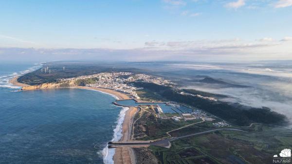 A la foto es mostra l'objecte Chalas Bedroom situat a la ciutat de Nazaré.