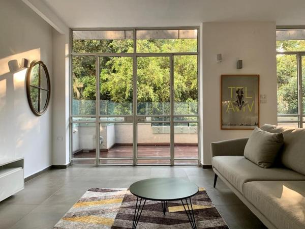 Renovated penthouse near Hayarkon Park - 3 bedroom, Tel Aviv