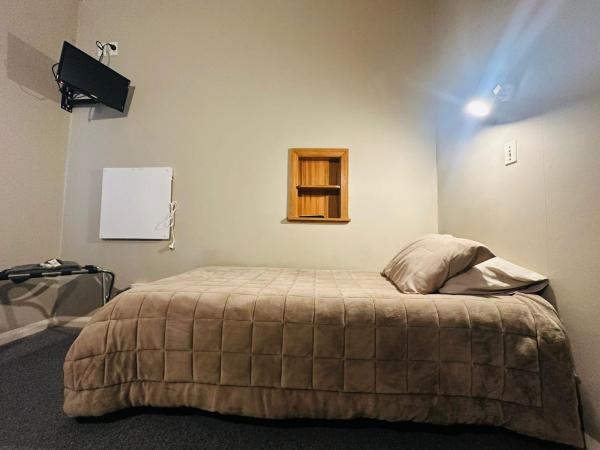 Na foto é possível ver o objeto Merrylees Hotel localizado na cidade de Weber.