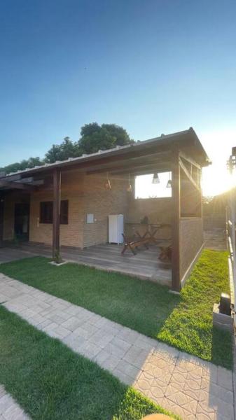 The photo shows the Casa de terra extended located in the city of Alter do Chao.