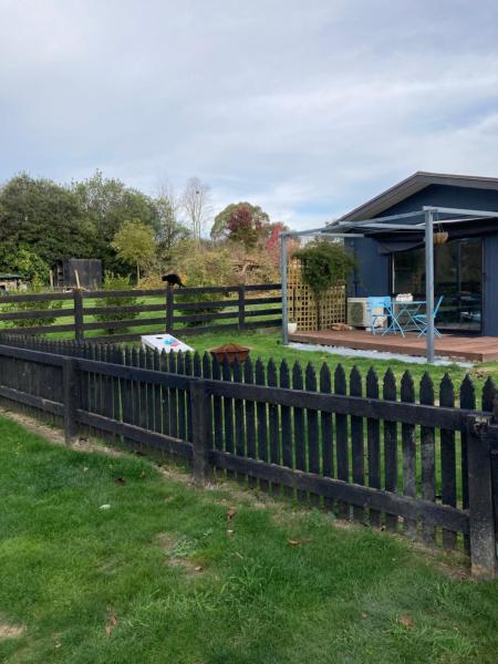 写真にはOnga Onga市にあるDuck Cottageが写っています。